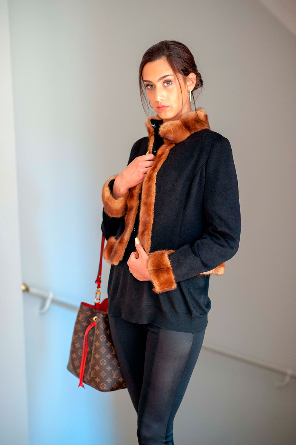 Milano-all-black-honey-pavoni-vaganti-model (2) Milano-all-black-honey-pavoni-vaganti-model (2)