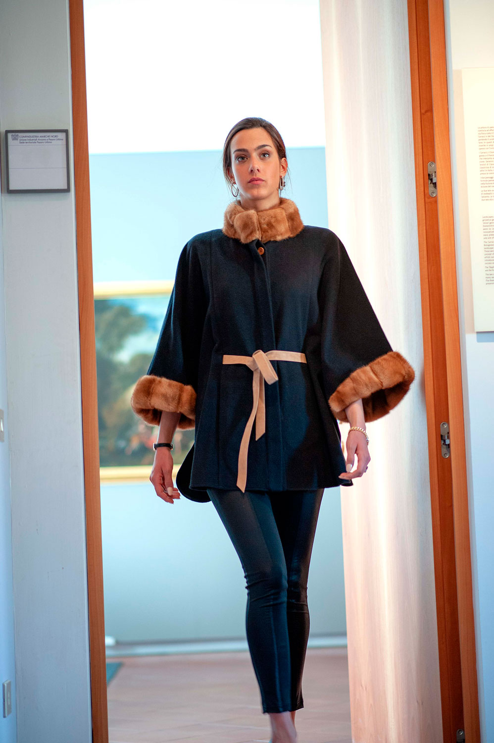 Paris-All-Black-Honey-pavoni-vaganti-model (2)